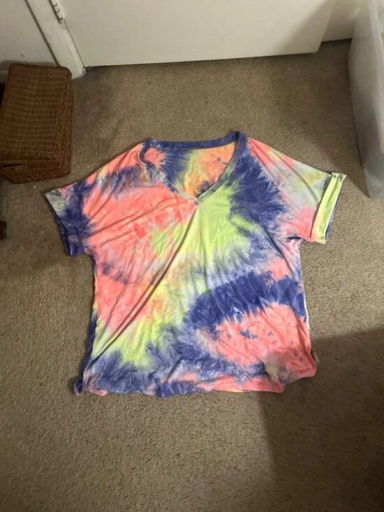 Caution To The Wind Tops - size XL US very breathable material has some bobbling not crazy tho